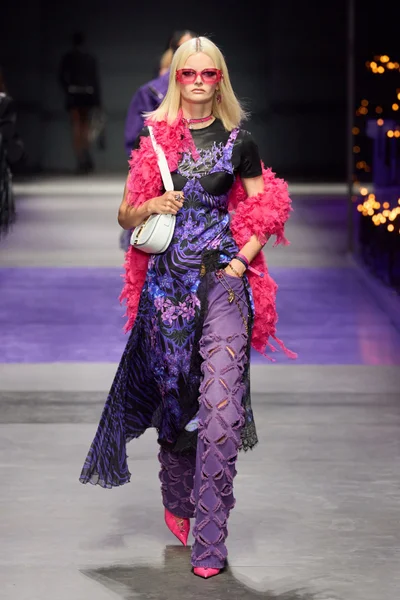 Look 25